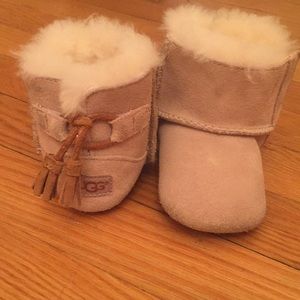 AUTHENTIC baby UGGS size 2-3